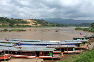 3-Laos border slow boat